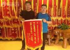 中海瀾庭裝修業(yè)主錦旗贊譽長春紫名都裝飾先施工后付款