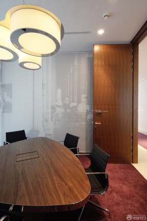 小型会议室布置设计实景图