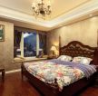 经典美式风格卧室磨砂壁纸装饰设计案例