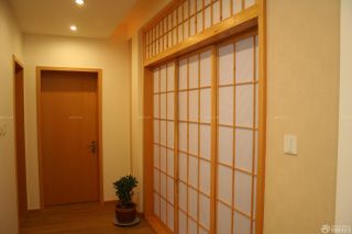 中式风格小户型进门玄关黄色门框装潢设计