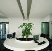 现代简约装修设计办公桌植物装饰图