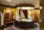 迪拜七星级酒店浴室大理石包裹浴缸装修图片