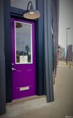 美式风格紫色门装修设计图