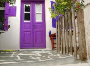 温馨美式乡村别墅紫色门装饰图片