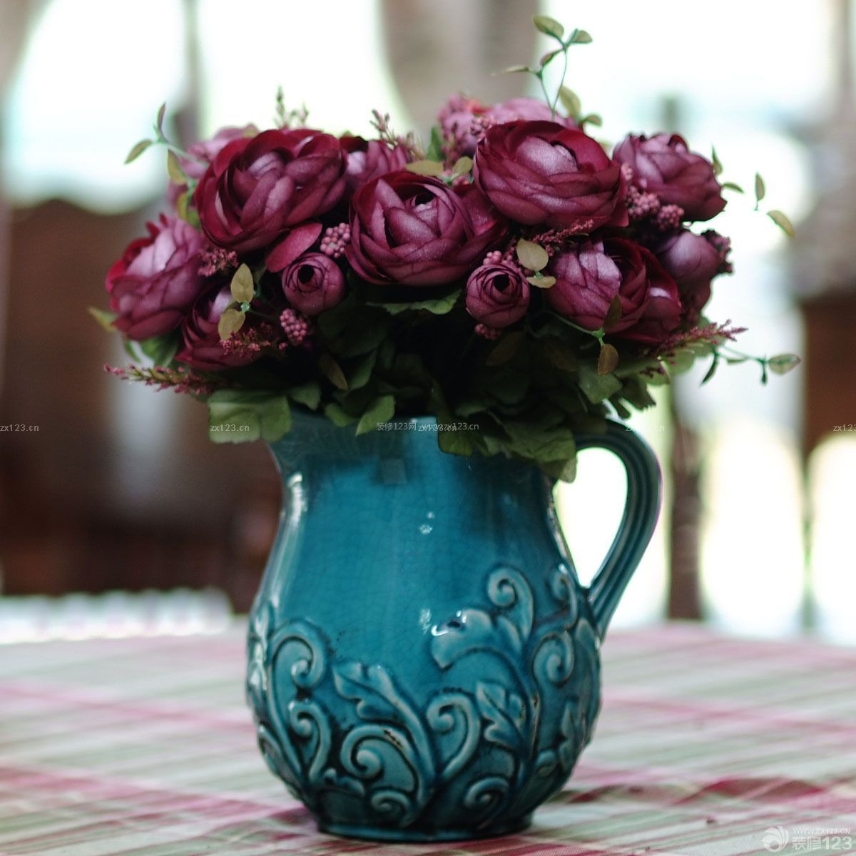 蓝色陶瓷花瓶图片
