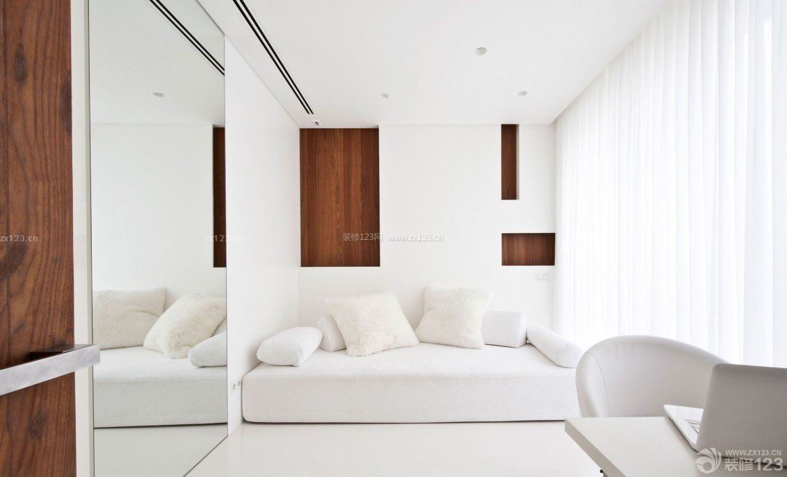 精致小两室后现代风格窗帘装修设计