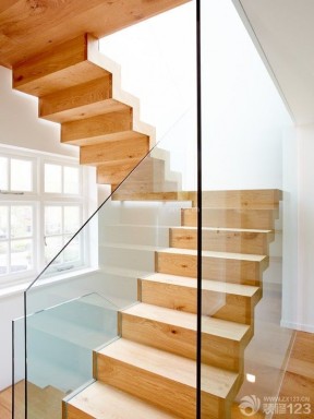 木制楼梯 玻璃护栏