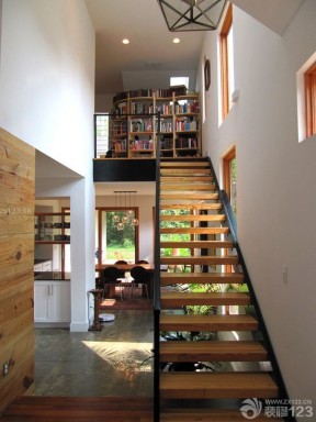 木制楼梯 阁楼书房