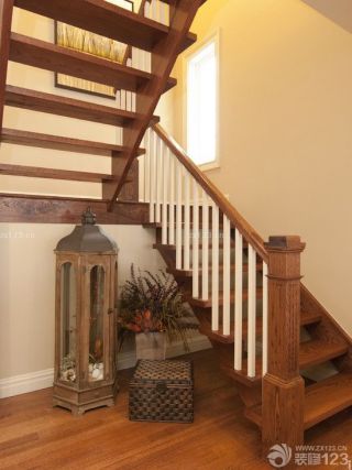 古典欧式风格木制楼梯效果图