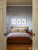 小房子卧室双开门设计效果图片