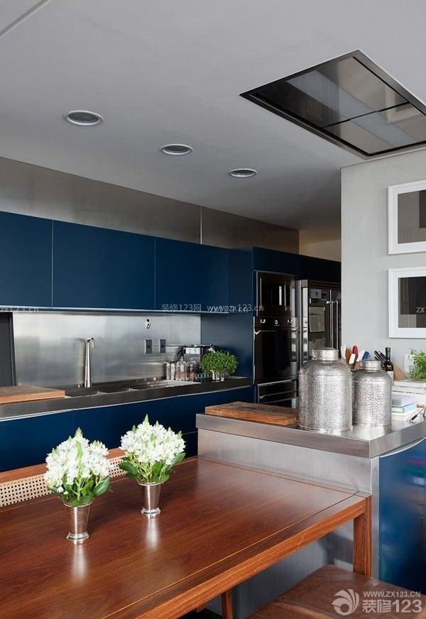 整体厨房蓝色橱柜设计图