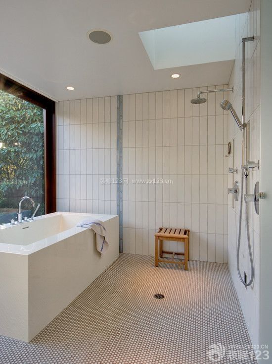 淋浴房砖砌浴缸喷头效果图