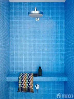 蓝色马赛克淋浴房喷头效果图
