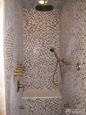浴室马赛克墙面淋浴喷头效果图
