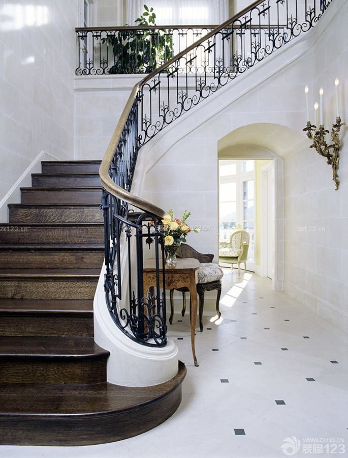 美式家装100平米复式楼楼梯设计图