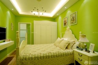 70平两室两厅卧室绿色墙面装修效果图
