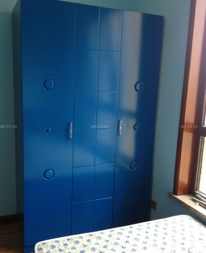 選擇了一個(gè)裝修的季節(jié)， 就注定了跟大部分業(yè)主一起等工人的的命運(yùn)。 一天的活時(shí)常是要等好多天，特別是室內(nèi)門，等的那叫一個(gè)生氣 盼星星，盼月亮把門盼回來了，結(jié)果工廠給做錯(cuò)了。不過好在整個(gè)裝修還是沒有出問題。順利的慢慢裝修好了。