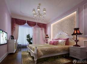 温馨女孩房间粉色窗帘设计图