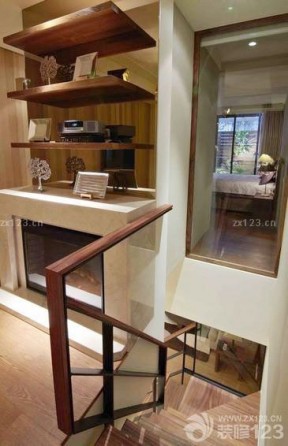 70平室內(nèi) 室內(nèi)閣樓樓梯