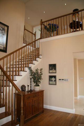 美式古典风格80平小复式楼梯装修效果图