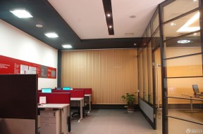 80平米办公室装修设计 玻璃隔断墙效果图