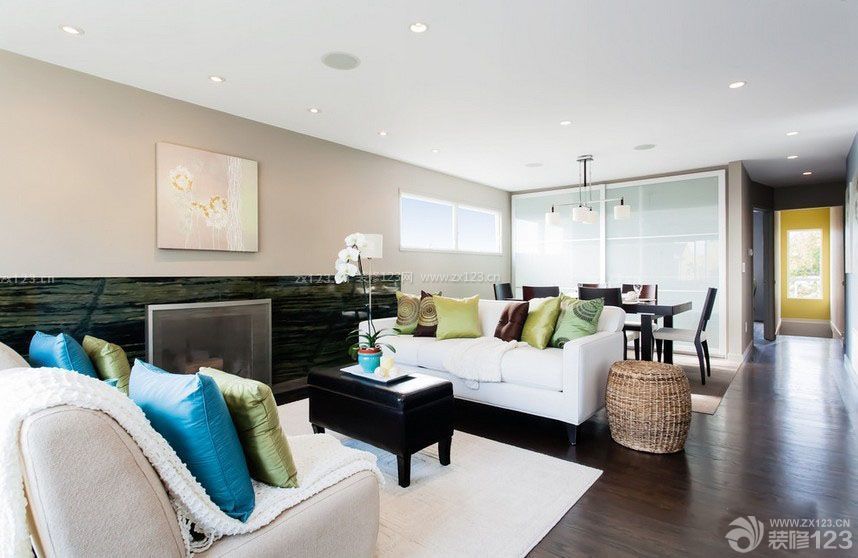 家装现代风格70平方米家庭客厅装修效果图 