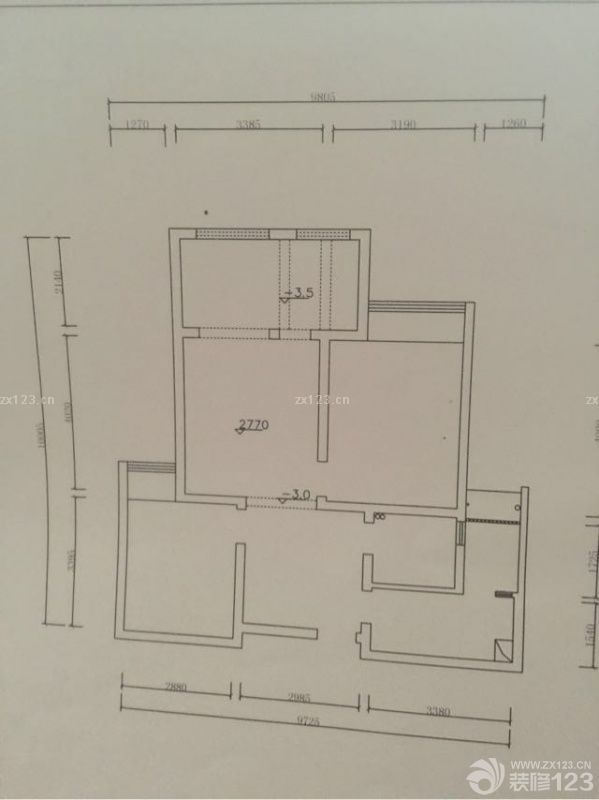 樓主剛剛工作，老媽在大學(xué)時(shí)給我買(mǎi)的一套小三居，正好最近接房了，考慮自住，老爸出錢(qián)裝修，但預(yù)算只有七八萬(wàn)。開(kāi)始給我推薦了兩家，第一家設(shè)計(jì)師什么都不懂的樣子 不滿意，第二家設(shè)計(jì)師感覺(jué)太會(huì)說(shuō)話了，很怕被騙，于是自己在看業(yè)主評(píng)論，看效果圖找公司，發(fā)現(xiàn)圖瑞爾的風(fēng)格和我想要的混搭更接近，于是自己聯(lián)系了他們。