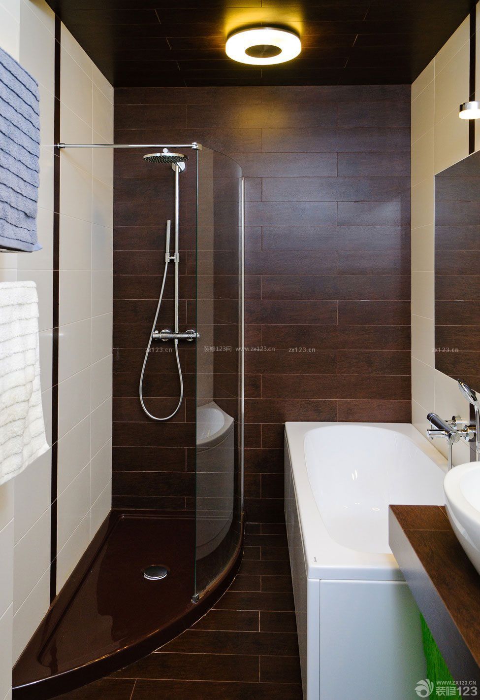 90平米房屋卫生间玻璃淋浴间装修案例