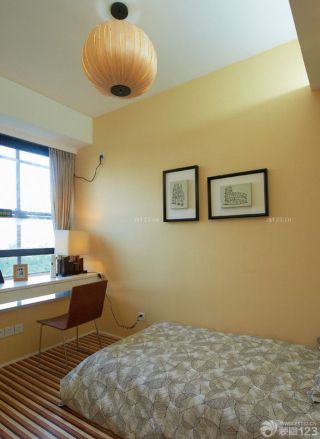 70平米小复式卧室黄色墙面装修效果图片