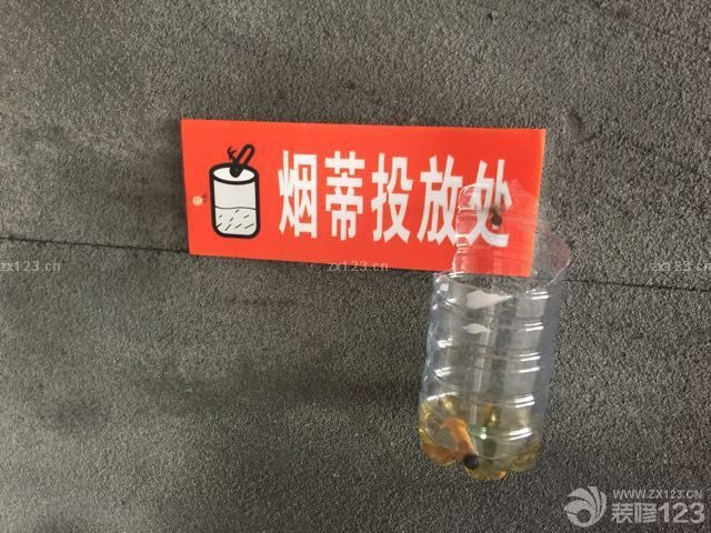 今天裝空調(diào)及開槽同時(shí)進(jìn)行中，那噪聲真的太銷魂了。