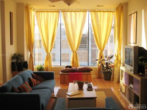60平方两室一厅客厅装修效果图 黄色窗帘装修效果图片