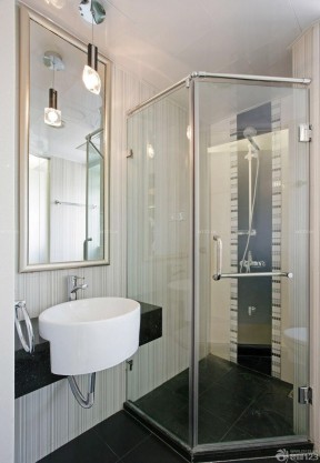 70平方米二室一厅装修效果图 玻璃淋浴间装修效果图