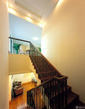 70平米小复式楼装修效果图 楼梯设计装修效果图片