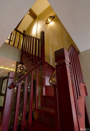 70平米小复式楼装修效果图 木楼梯装修效果图片
