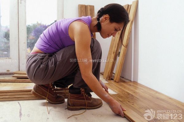 木地板安装规范4：地板缝隙
