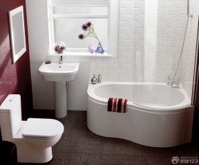 70平米两室两厅装修 白色浴缸装修效果图片