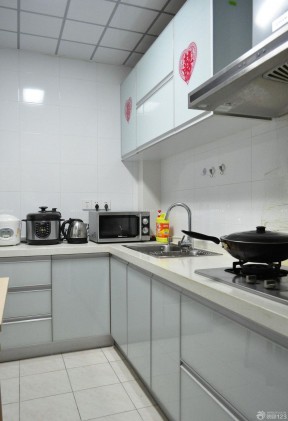 70平米两室一厅小厨房装饰效果图 新房厨房装修