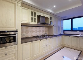 70平米两室一厅小厨房实木橱柜装修装饰效果图片