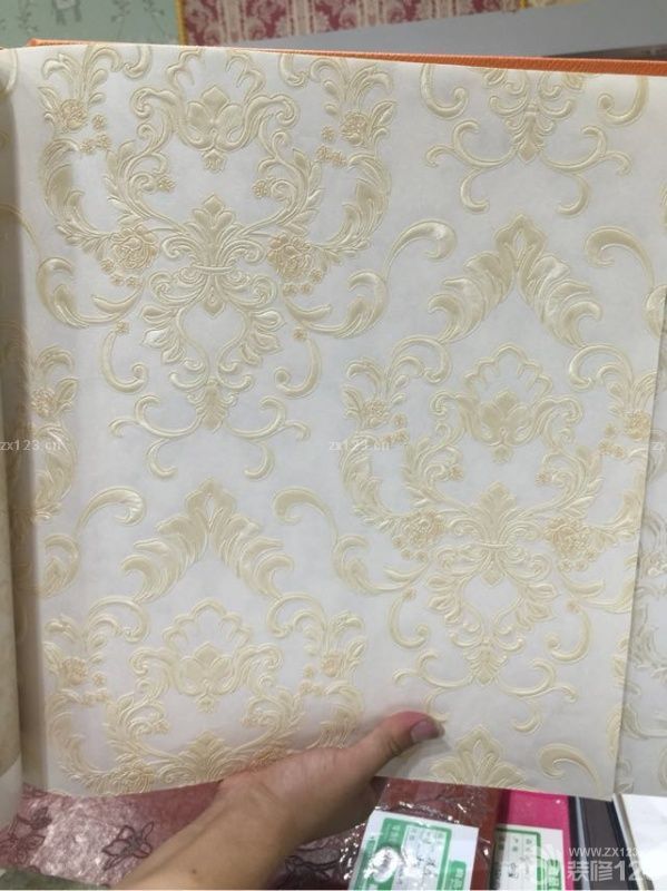 這是家里選擇的壁紙。第一張是次臥的，第二張是客廳壁紙，第三張是電視背景墻的壁紙，最后兩張是主臥的壁紙AB面。