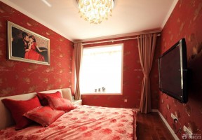 70平米小户型婚房暗花红色壁纸装修效果图片