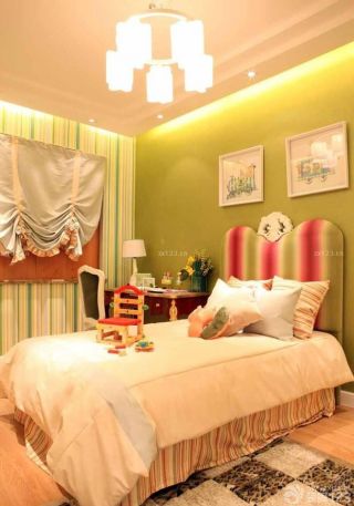 两室一厅70平米卧室绿色墙面装修效果图片