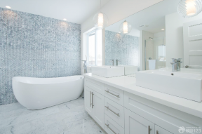 时尚精美室内装修白色浴缸设计方案