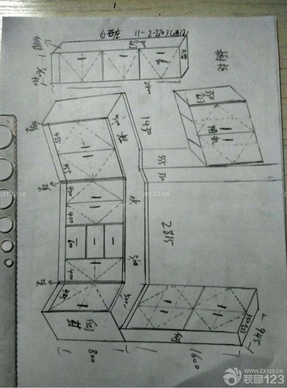 師傅初步給設(shè)計(jì)的衣柜櫥柜，榻榻米，鞋柜，書(shū)架，還有選的柜體及門(mén)的樣式，顏色，看著那么多樣式和顏色，眼都花了好嗎？！明天要出預(yù)算了，大哥你快點(diǎn)吧！都著急啦。