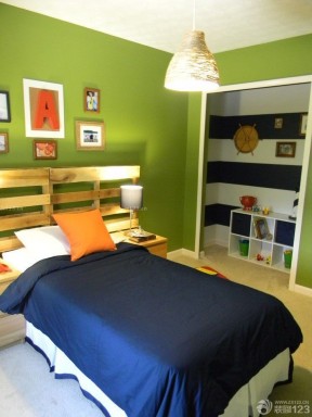 80平方绿色墙面儿童房两室一厅装修图片