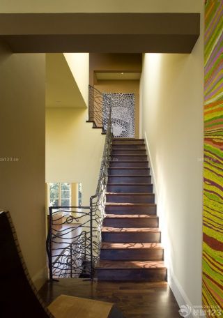 乡村别墅室内欧式楼梯装修效果图片