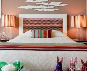 最新90平小三房美式卧室床头背景墙装修案例