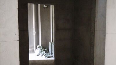 拆墻砌墻咯，速度好快，一上午要拆的墻體拆完，砌墻也是一天時(shí)間搞定，下一步就要走水電啦。