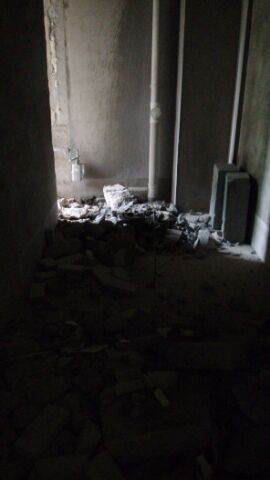 拆墻砌墻咯，速度好快，一上午要拆的墻體拆完，砌墻也是一天時(shí)間搞定，下一步就要走水電啦。