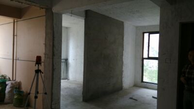 拆墻砌墻咯，速度好快，一上午要拆的墻體拆完，砌墻也是一天時(shí)間搞定，下一步就要走水電啦。