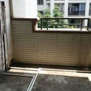 前幾天水電開始做了，水管鋪好了，還沒有試壓，墻上暗盒基本裝好，由于要鏟墻，鏟墻需要澆水，所以電線還未布置。9號日立空調(diào)送貨到位了，又交了一萬多裝修進(jìn)度款。感覺預(yù)算超了不少。